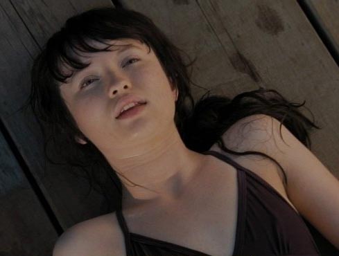 Emily Browning nue. Photo - 11