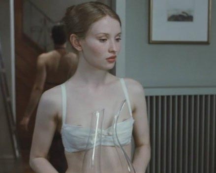 Emily Browning nue. Photo - 15