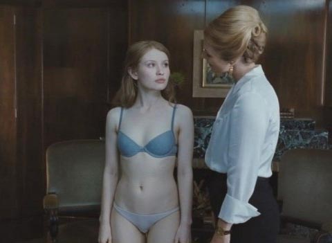 Emily Browning nue. Photo - 17