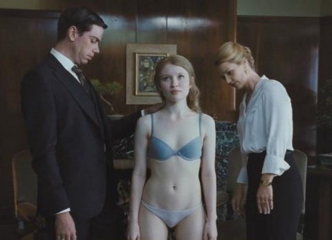 Emily Browning nue. Photo - 18