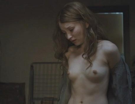 Emily Browning nue. Photo - 24