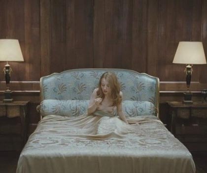 Emily Browning nue. Photo - 28