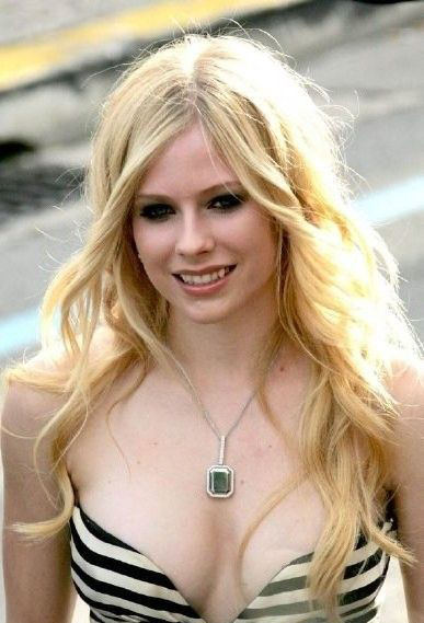 Avril Lavigne nuda. Foto - 25