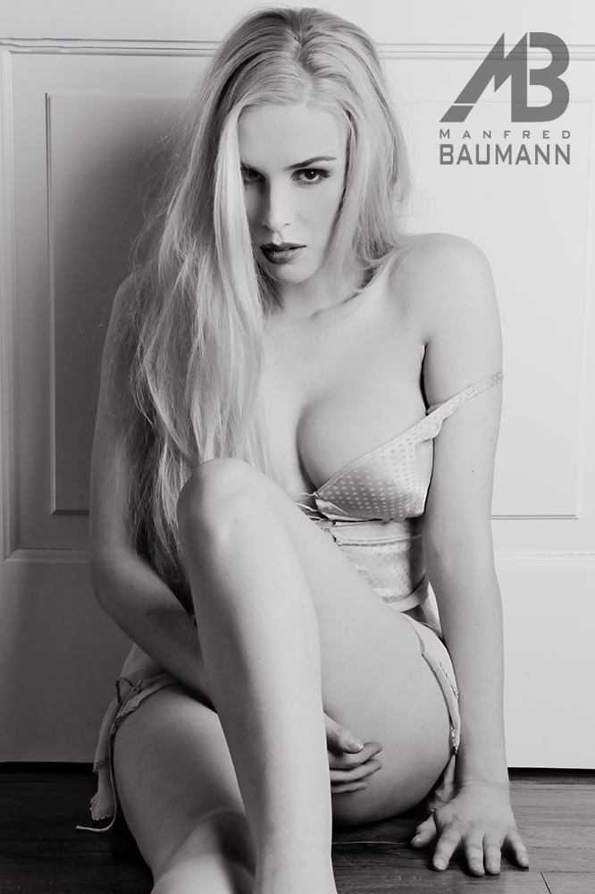 Ariane Sommer nahá. Foto - 28