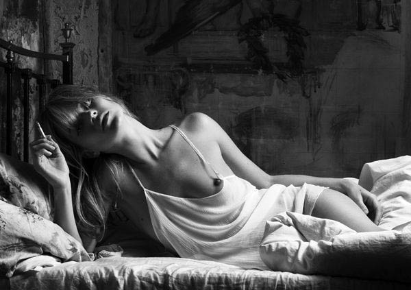 Kate Moss nago. Zdjęcie - 39