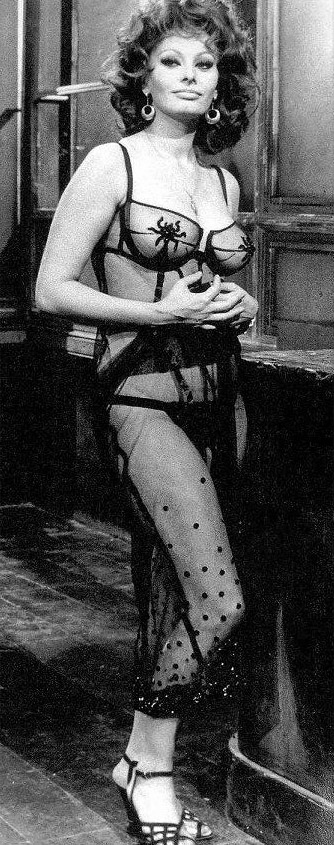 Sophia Loren nahá. Foto - 19