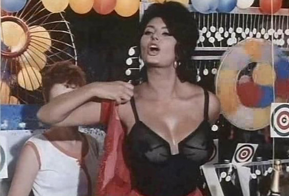 Sophia Loren nahá. Foto - 40