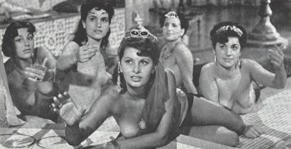 Sophia Loren nahá. Foto - 42