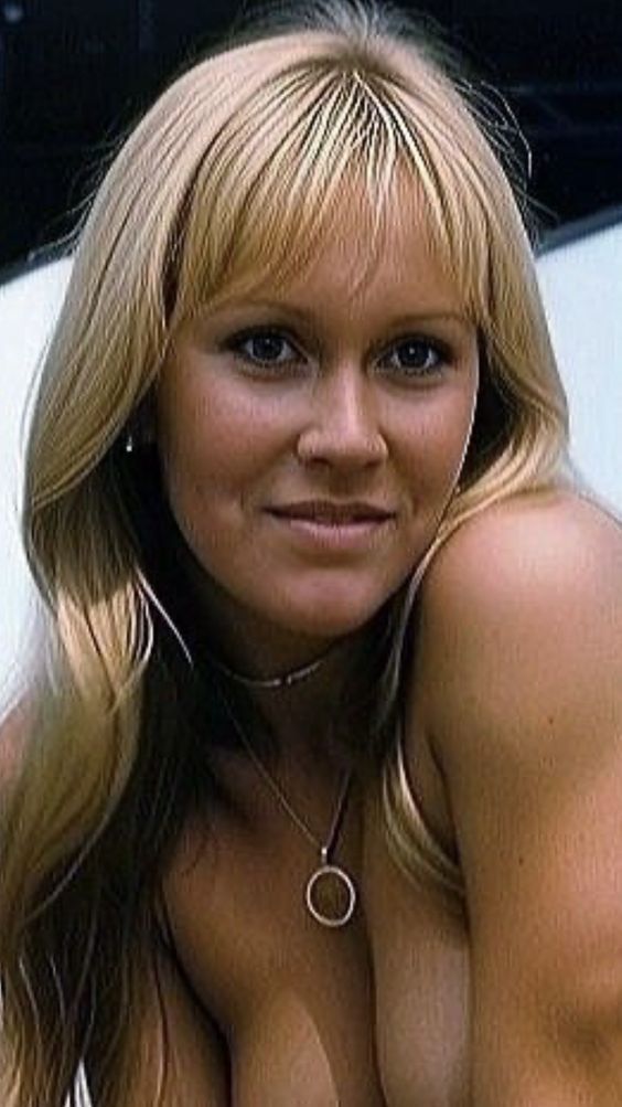 Agnetha Fältskog nue. Photo - 6