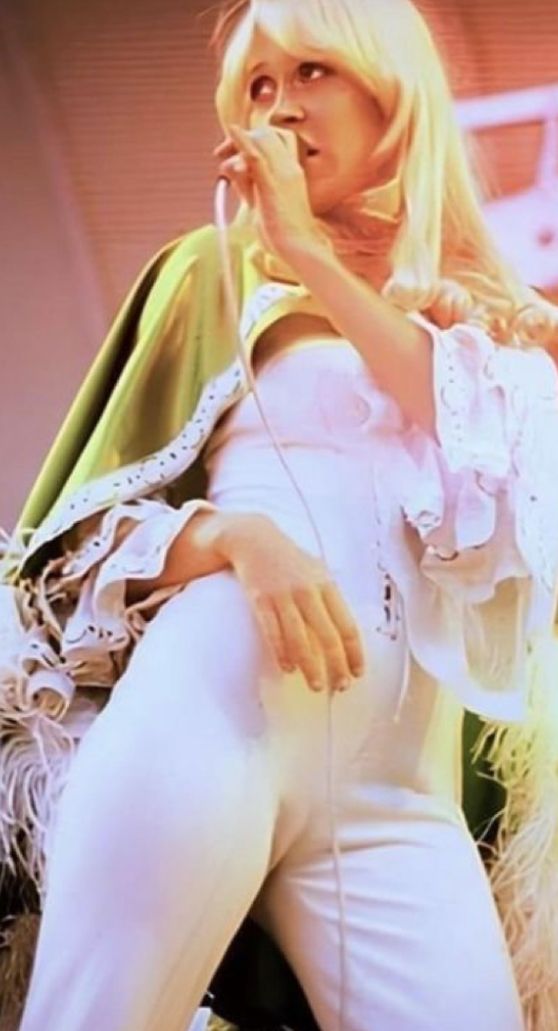 Agnetha Fältskog nue. Photo - 9
