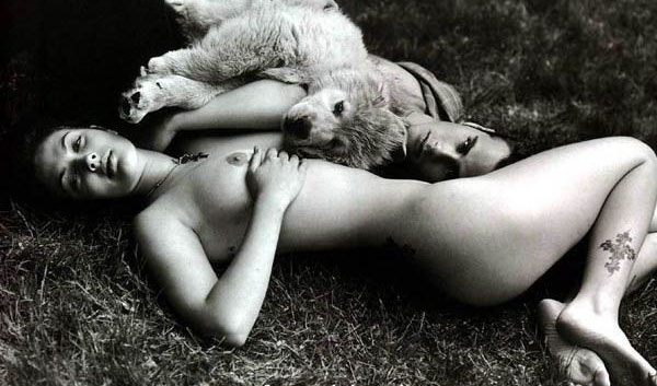 Drew Barrymore nue. Photo - 30