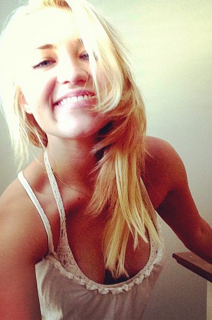 Emily Osment nuda. Foto - 21