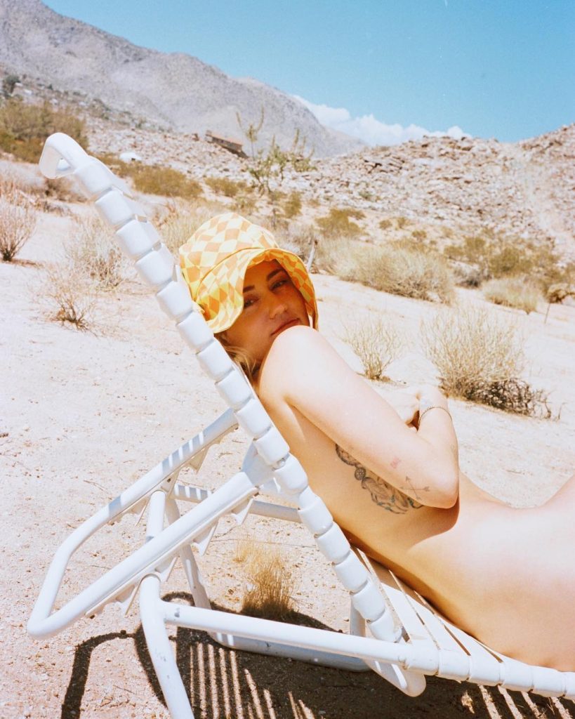 Miley Cyrus desnuda. Foto - 16