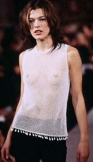 Milla Jovovich desnuda. Foto - 25