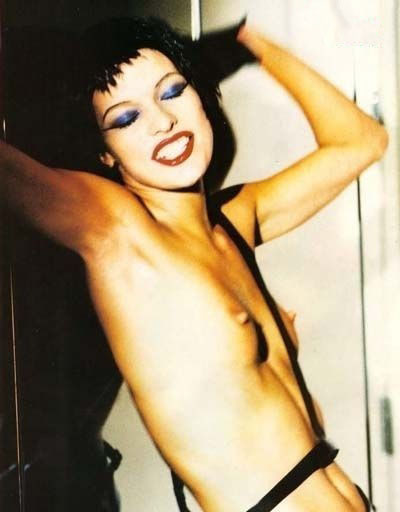 Milla Jovovich desnuda. Foto - 26