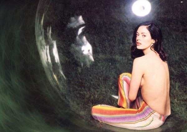 Rose McGowan nue. Photo - 10