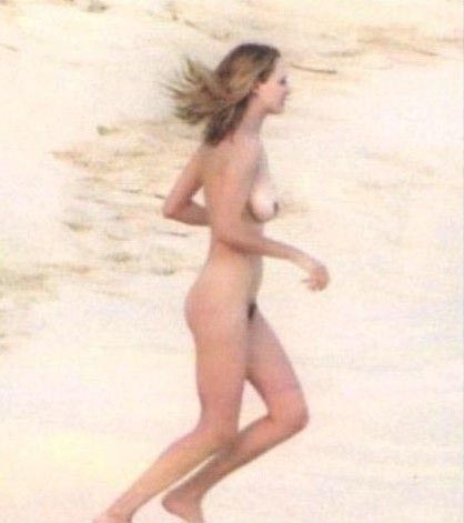 Uma Thurman nue. Photo - 9